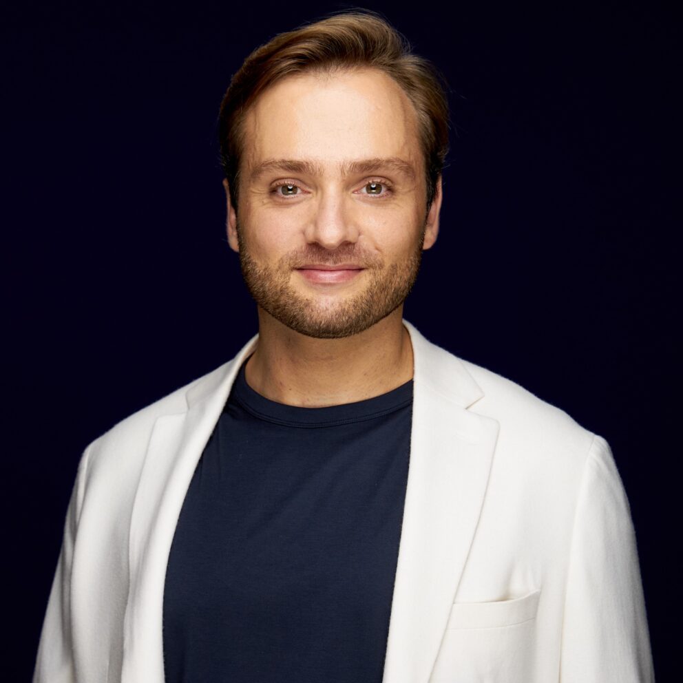 Sven Jungmann Profile Pic In Light Jacket With Dark Background