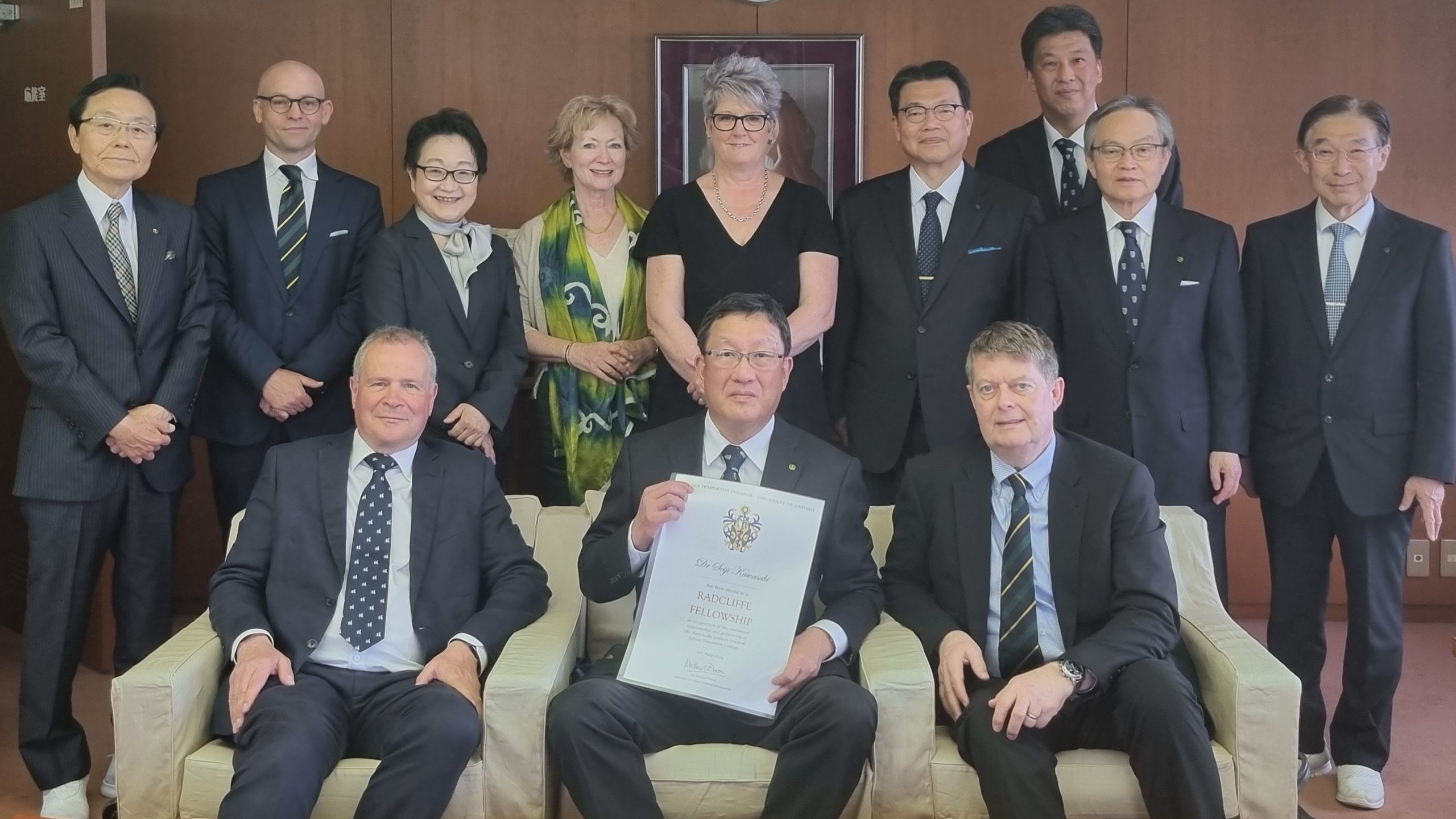 Richard Gibbons, Seiji Kawasaki Holding A Radclifffe Fellowship Scroll And Michael Dixon Seated In Front Of Staff And Past Fellows Of The Kawasaki Gakuen And Ceri Butcher And Ursula Gibbons