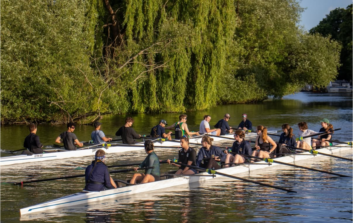 Boat club crews on the river
